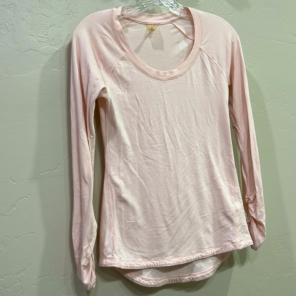 Calia by Carrie Underwood pink long sleeve scoop hem yoga top w ruched sleevesXS